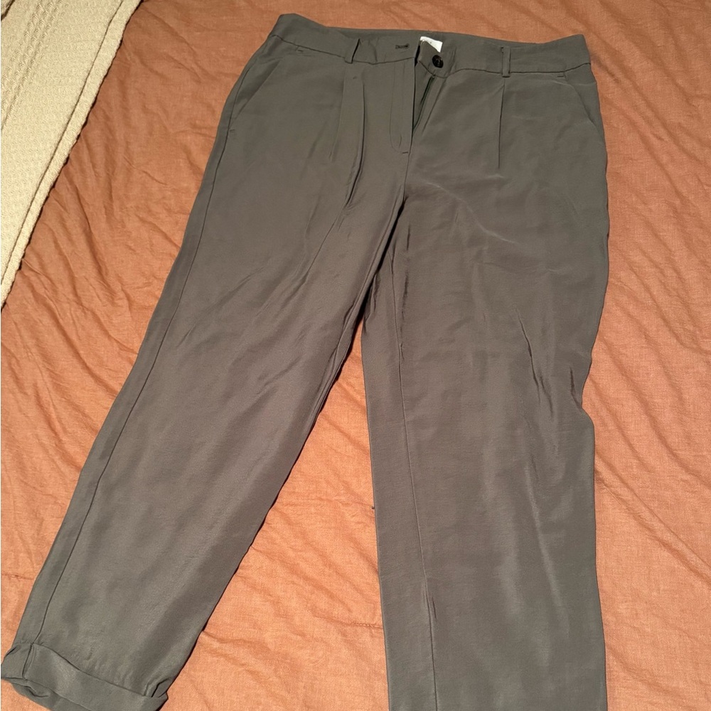 LOFT Women's Green Chinos